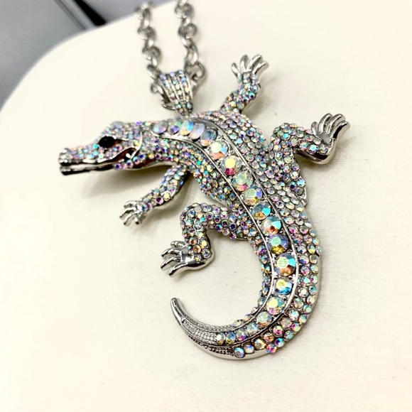 Bold sparkly large Alligator reptile rhinestone silver-tone statement necklace - Picture 6 of 12